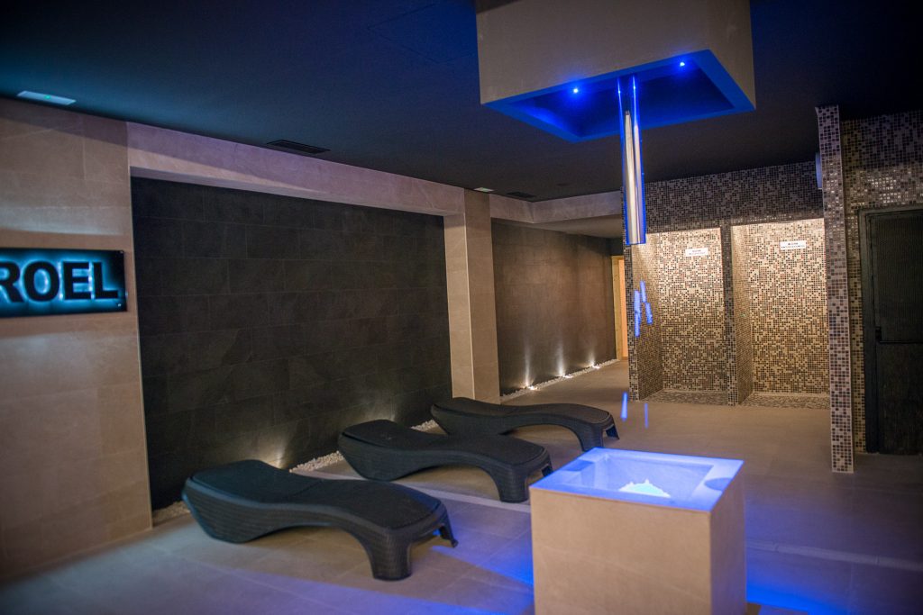 SPA Hotel Oroel Jaca: piscina, duchas sensaciones, fuente de hielo, sauna, hammam