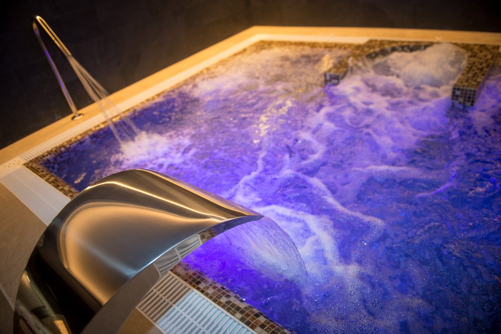 SPA Hotel Oroel Jaca: piscina, duchas sensaciones, fuente de hielo, sauna, hammam